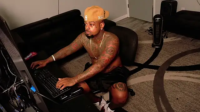 SLANGONDEMHOES online show from May 12, 7:05 am