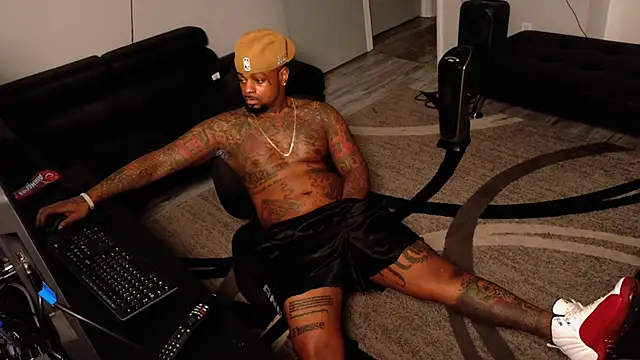 SLANGONDEMHOES online show from May 12, 10:05 pm