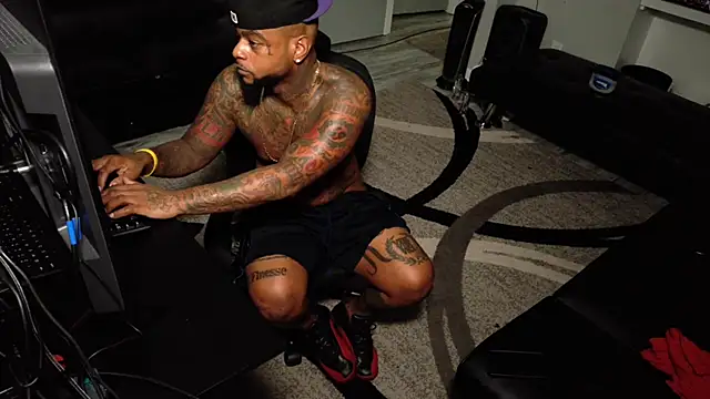 SLANGONDEMHOES online show from March 5, 10:05 pm