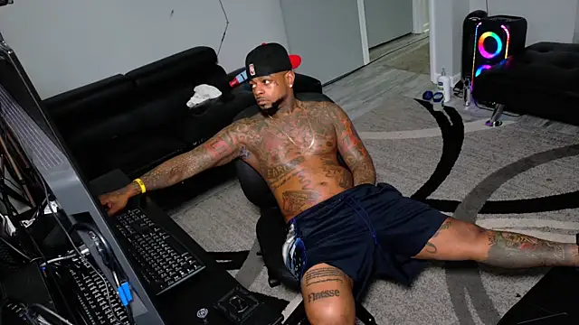 SLANGONDEMHOES online show from March 7, 8:03 pm