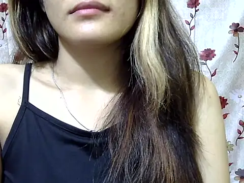 Snapshot of Amira90 chatting on October 10, 9:32 am Amira90 online show from October 10, 9:32 am