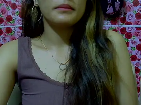 Snapshot of Amira90 chatting on September 10, 3:33 pm Amira90 online show from September 10, 3:33 pm