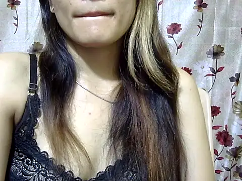 Snapshot of Amira90 chatting on October 11, 12:06 pm Amira90 online show from October 11, 12:06 pm