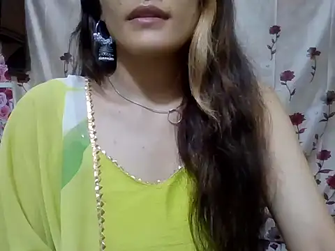 Snapshot of Amira90 chatting on October 15, 5:32 pm Amira90 online show from October 15, 5:32 pm