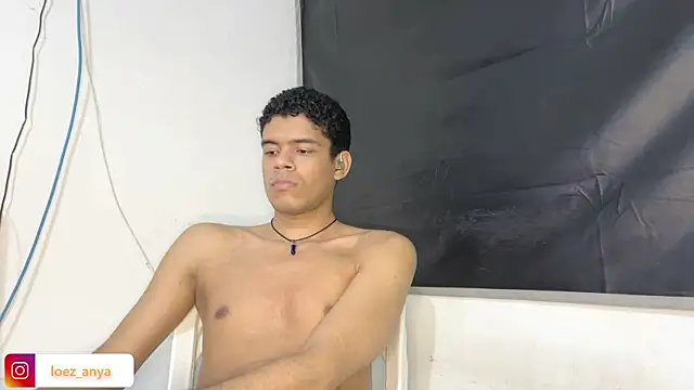 jonhsebastiann online show from July 16, 6:21 am