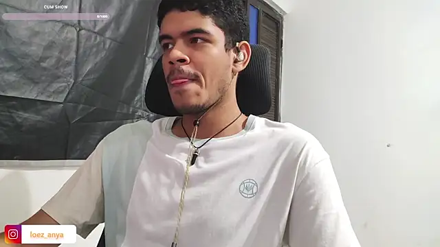 jonhsebastiann online show from December 17, 4:28 am