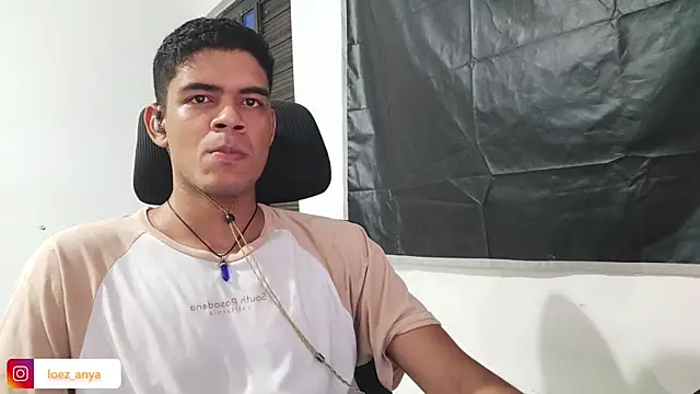 jonhsebastiann online show from January 8, 4:18 am