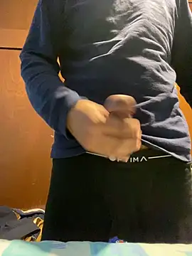 Snapshot of zzagreo chatting on September 30, 6:19 am zzagreo online show from September 30, 6:19 am