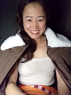 Snapshot of Fienjr chatting on December 3, 8:19 pm Fienjr online show from December 3, 8:19 pm