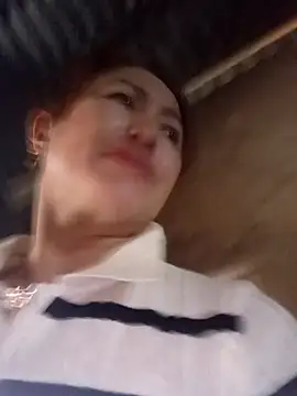 Snapshot of Fienjr chatting on November 3, 2:28 am Fienjr online show from November 3, 2:28 am