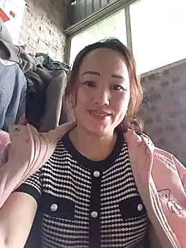 Snapshot of Fienjr chatting on November 18, 2:59 am Fienjr online show from November 18, 2:59 am