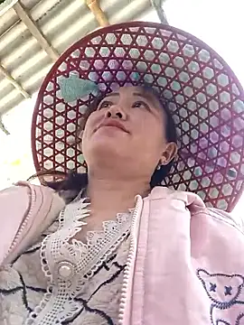 Snapshot of Fienjr chatting on December 1, 3:18 am Fienjr online show from December 1, 3:18 am