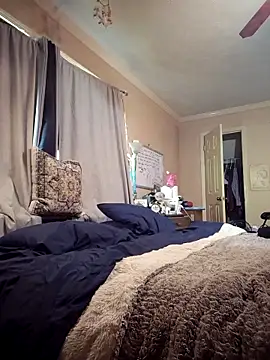 mresquared online show from April 8, 9:05 pm