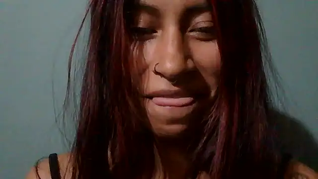 Snapshot of Pocahontas_tw chatting on November 17, 2:15 am Pocahontas tw online show from November 17, 2:15 am