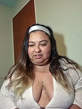 curvy diva  online show from March 31, 9:55 am