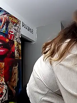 curvy diva  online show from December 4, 9:30 am