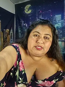 curvy diva  online show from April 12, 3:04 pm