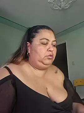 curvy diva  online show from February 19, 9:45 pm