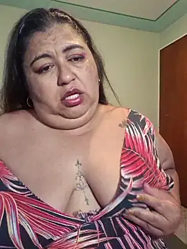 curvy diva  online show from March 10, 11:25 am