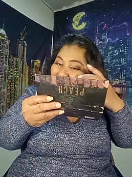 curvy diva  online show from April 19, 10:05 am