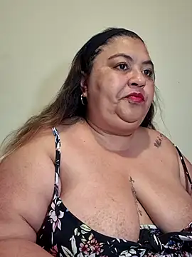 curvy diva  online show from February 15, 11:20 am