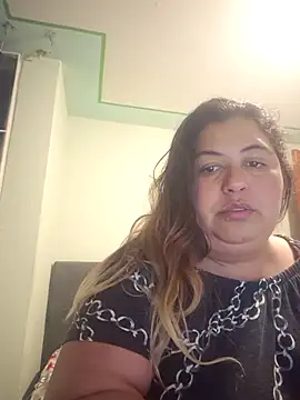 curvy diva  online show from December 4, 11:15 pm