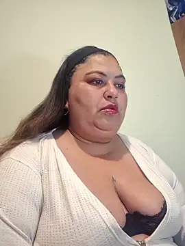 curvy diva  online show from February 9, 9:51 am