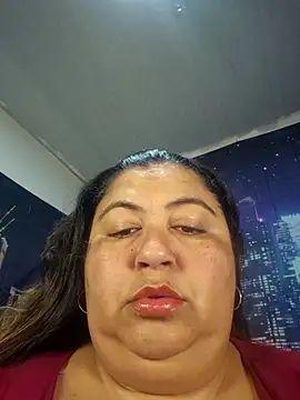 curvy diva  online show from April 13, 9:35 am