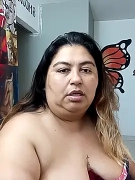 curvy diva  online show from December 5, 11:20 am