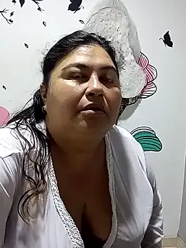 curvy diva  online show from December 16, 9:13 am