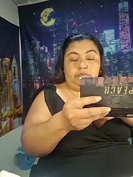 curvy diva  online show from April 5, 8:54 am