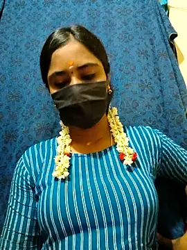 Snapshot of mini-queen chatting on November 17, 4:11 pm mini-queen online show from November 17, 4:11 pm