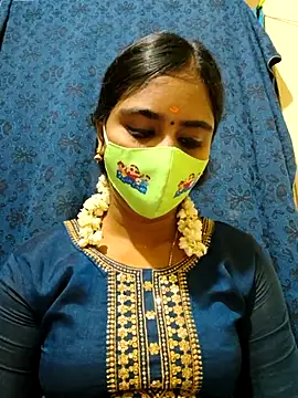 Snapshot of mini-queen chatting on November 15, 6:28 am mini-queen online show from November 15, 6:28 am