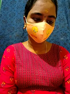 Snapshot of mini-queen chatting on October 4, 7:32 am mini-queen online show from October 4, 7:32 am