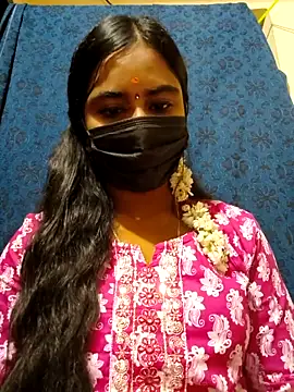 Snapshot of mini-queen chatting on December 5, 5:55 pm mini-queen online show from December 5, 5:55 pm