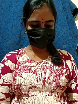 Snapshot of mini-queen chatting on October 7, 8:48 am mini-queen online show from October 7, 8:48 am