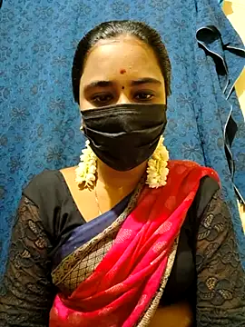 Snapshot of mini-queen chatting on November 6, 7:45 am mini-queen online show from November 6, 7:45 am