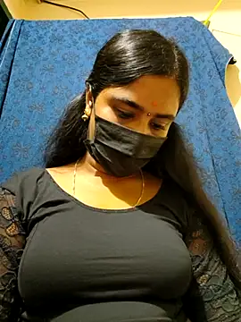 mini-queen online show from December 18, 7:50 pm