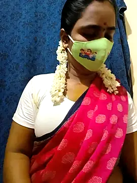 Snapshot of mini-queen chatting on November 11, 1:28 pm mini-queen online show from November 11, 1:28 pm