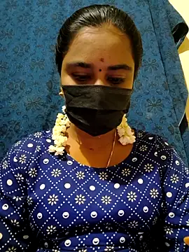 Snapshot of mini-queen chatting on October 8, 4:51 pm mini-queen online show from October 8, 4:51 pm