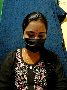 Snapshot of mini-queen chatting on November 1, 3:06 pm mini-queen online show from November 1, 3:06 pm