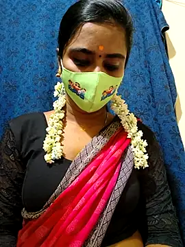 Snapshot of mini-queen chatting on November 15, 6:45 pm mini-queen online show from November 15, 6:45 pm