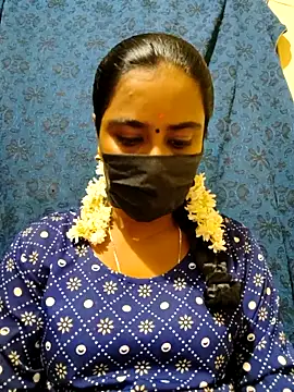 Snapshot of mini-queen chatting on November 24, 6:08 pm mini-queen online show from November 24, 6:08 pm