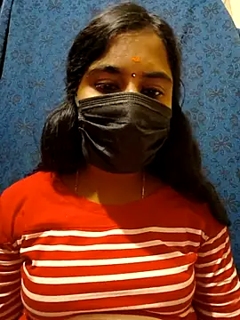 Snapshot of mini-queen chatting on December 2, 11:23 am mini-queen online show from December 2, 11:23 am