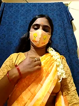 Snapshot of mini-queen chatting on November 14, 3:37 pm mini-queen online show from November 14, 3:37 pm