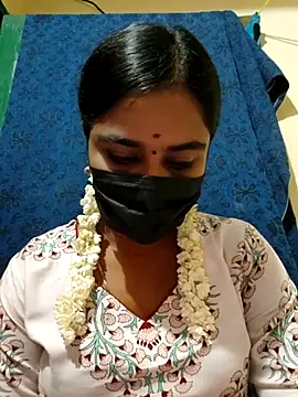 Snapshot of mini-queen chatting on October 10, 5:25 pm mini-queen online show from October 10, 5:25 pm