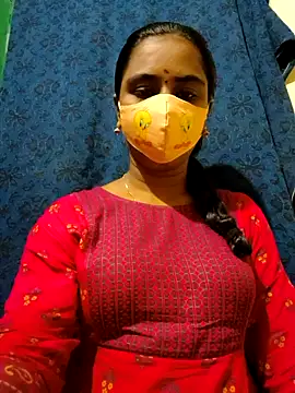 Snapshot of mini-queen chatting on October 4, 7:37 pm mini-queen online show from October 4, 7:37 pm