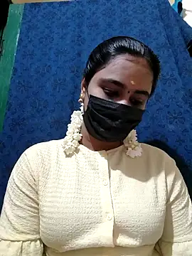 Snapshot of mini-queen chatting on October 11, 7:31 am mini-queen online show from October 11, 7:31 am