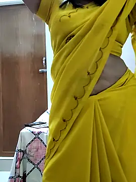 Snapshot of saritha29 chatting on February 24, 6:14 am saritha29 online show from February 24, 6:14 am