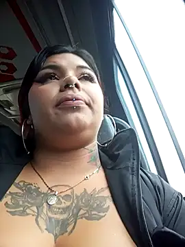 snow belle online show from December 5, 1:32 pm